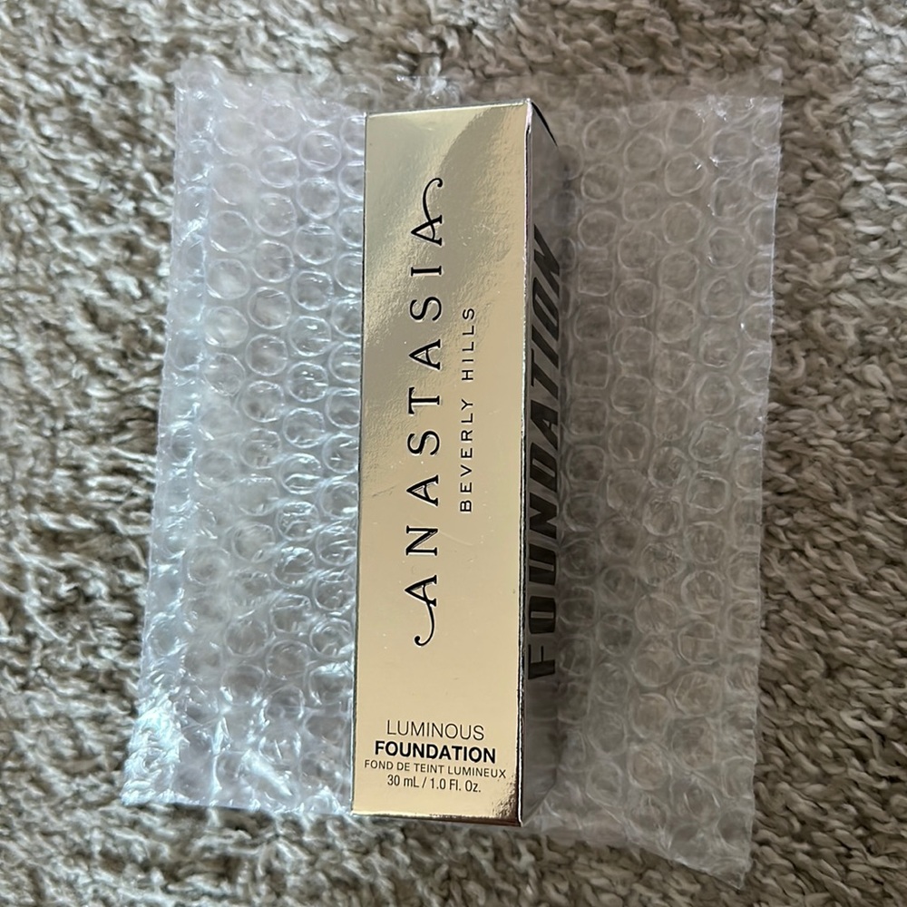 Anastasia Beverly Hills Luminous Foundation